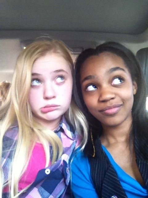 China_Anne_McClain_and_Sierra_McCormick_2